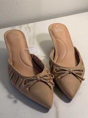 Pointed Toe Bow Mule - Tan Women’s Slip-On